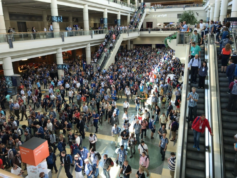 Sea of attendees! Sea of attendees!